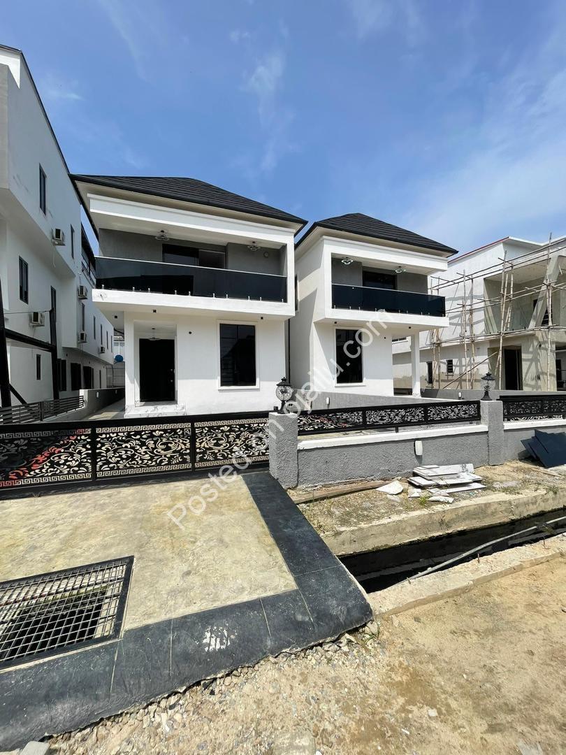 Stunning 5-Bed Dulex with Pool in Lekki
