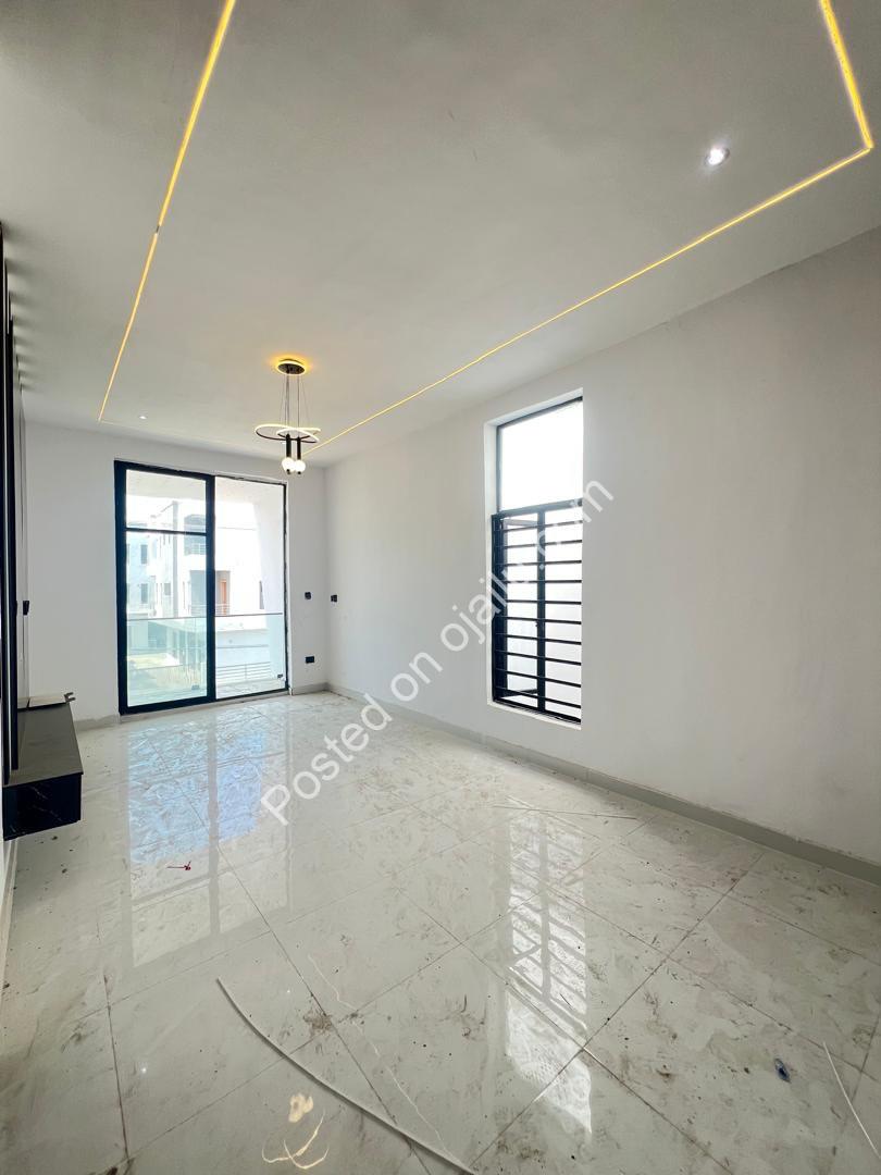 Lekki Luxury: 4-Bed Ensuite Duplex with BQ