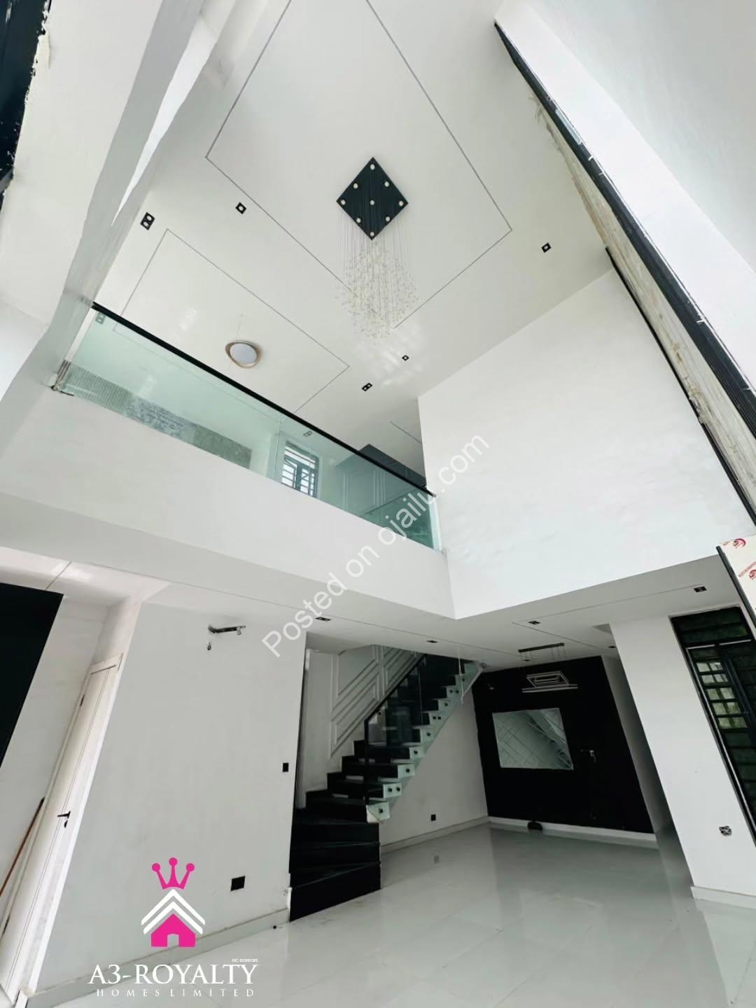 Luxury 5-Bed Duplex with Pool & Gym in Lekki