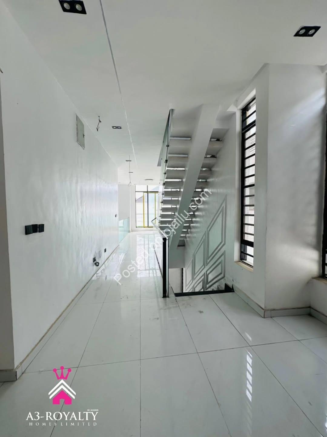 Luxury 5-Bed Duplex with Pool & Gym in Lekki