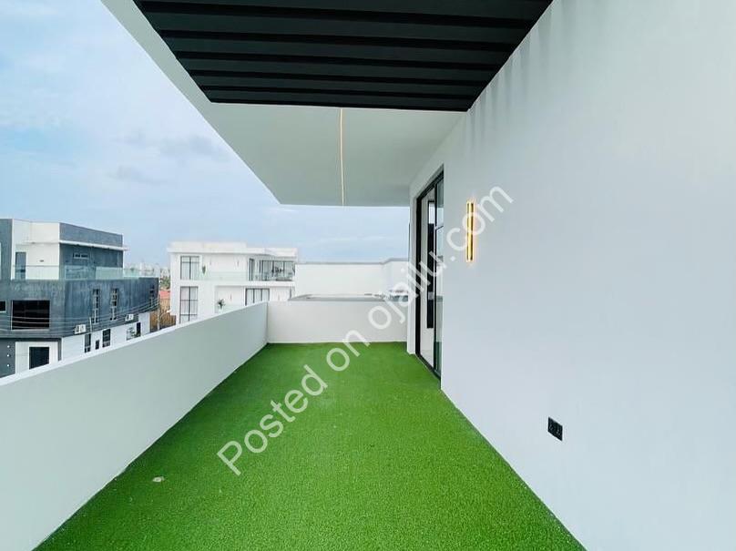 Luxury 5-Bedroom Oasis with Cinema & Pool in Lekki