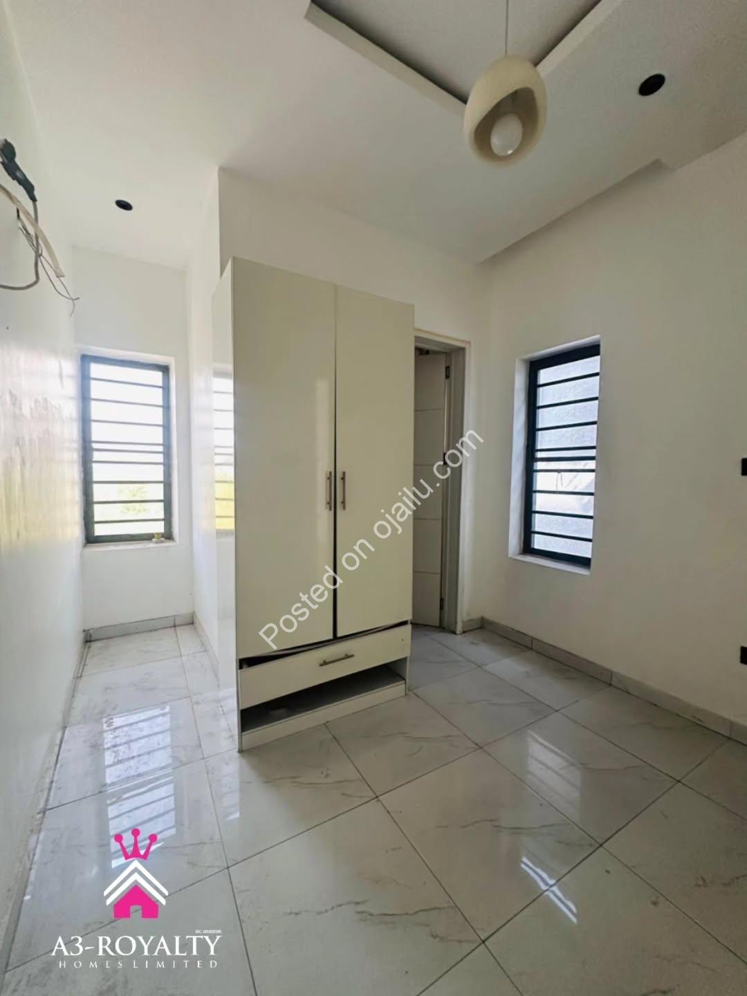 Luxury 5-Bed Duplex with Pool in Chevron Lekki