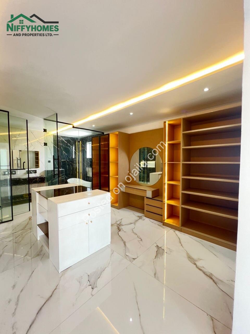 Spacious 5-Bed Duplex with Pool & Gym in Ikate