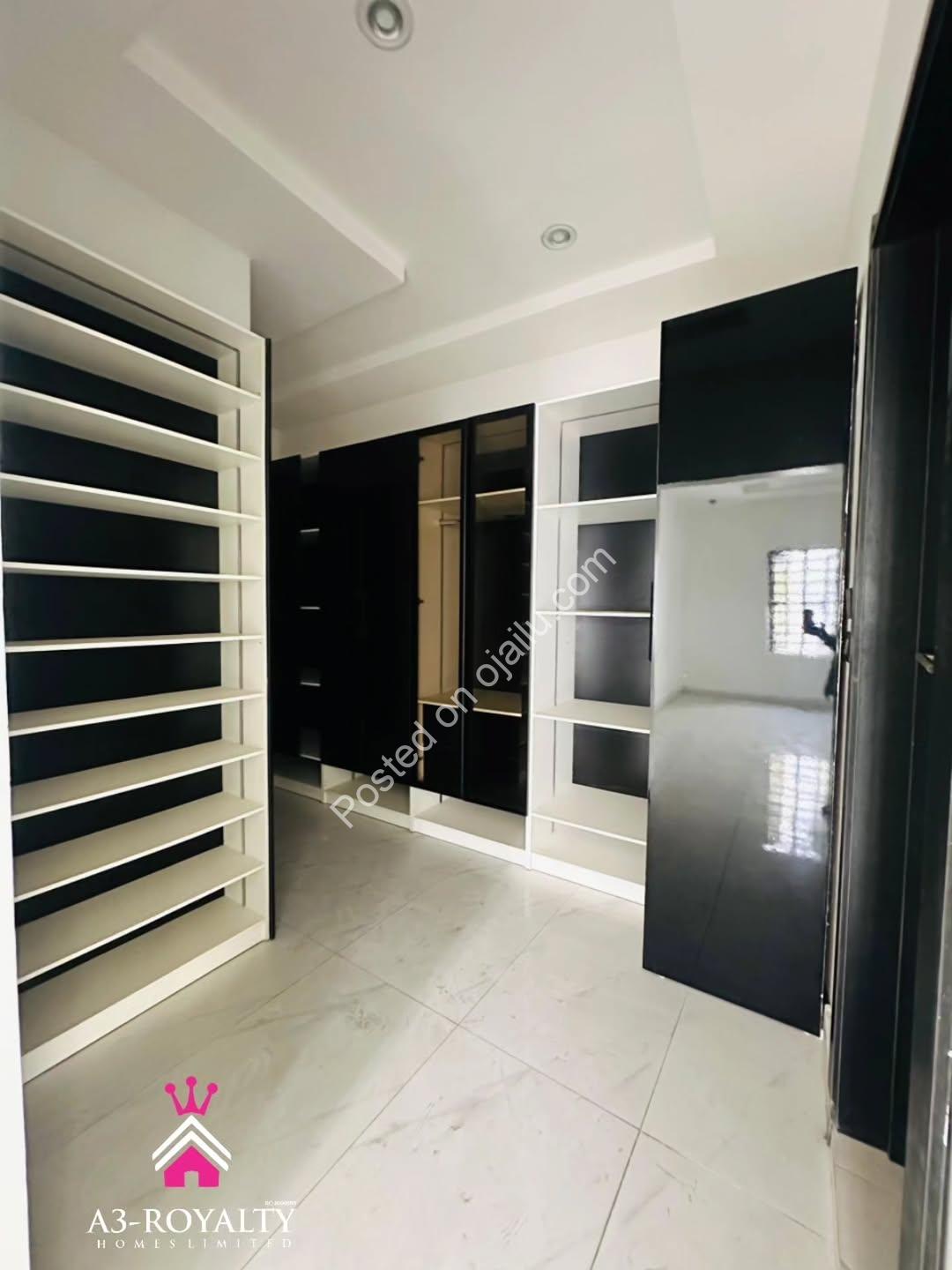 Move-In Ready 5-Bed Duplex in Gated Lekki Estate