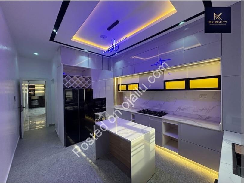 Your Dream Lagos Oasis: 5-Bedroom Haven with Cinema & Pool