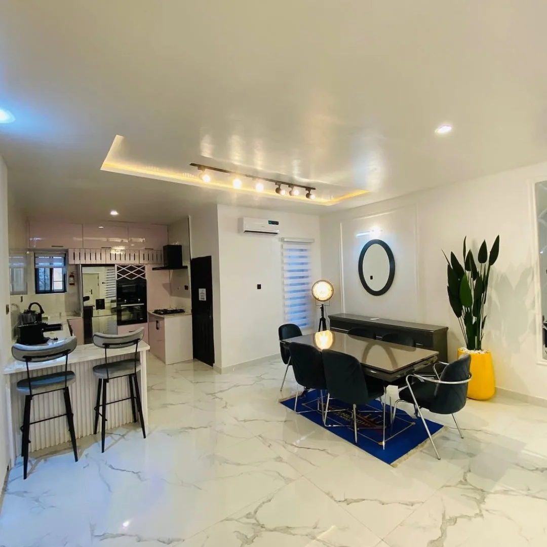 Ultimate 2-Bedroom Haven: PS5, Netflix & 24/7 Power