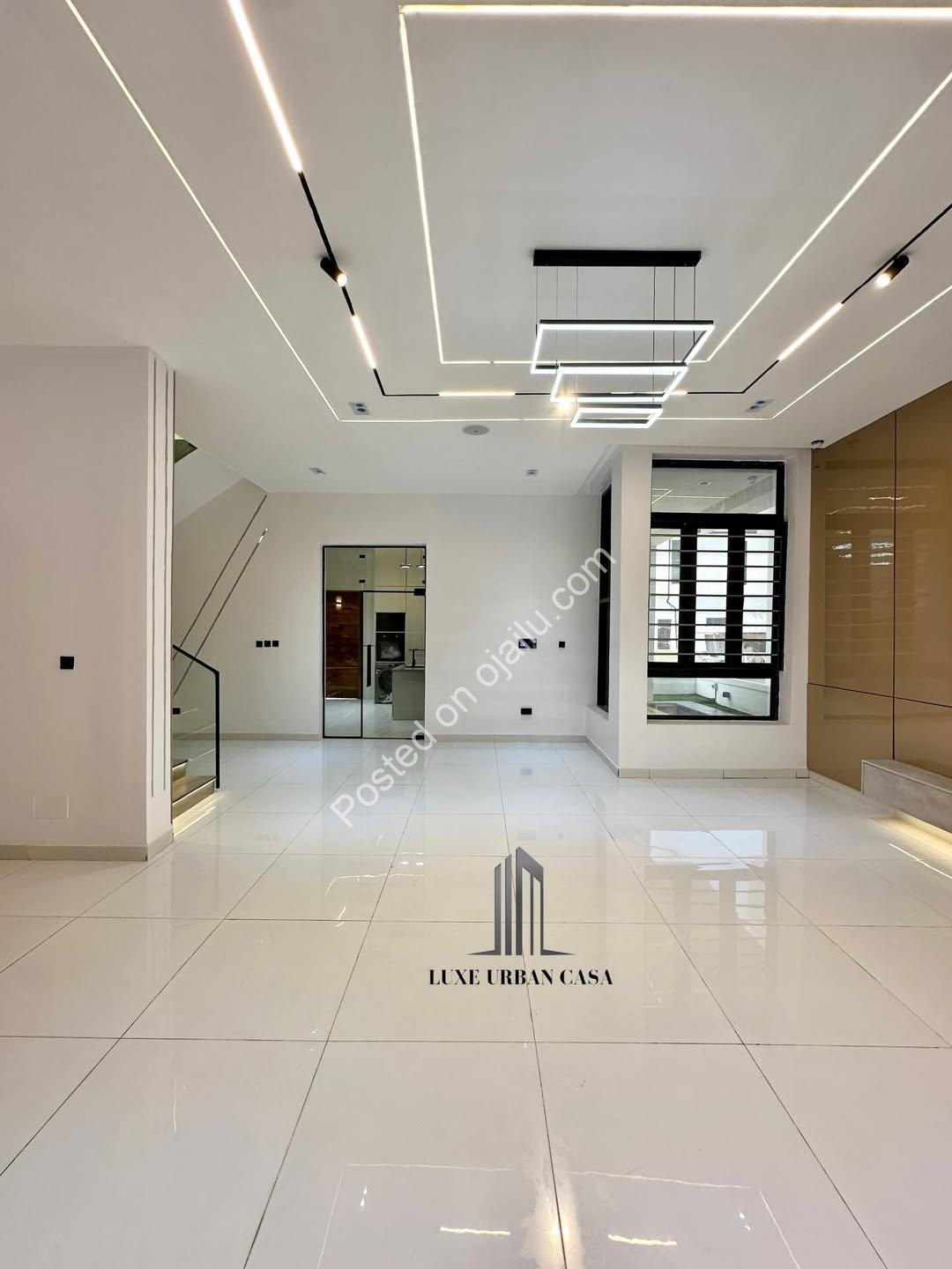 5-Bed Chevron Haven: Pool, Luxury & Security