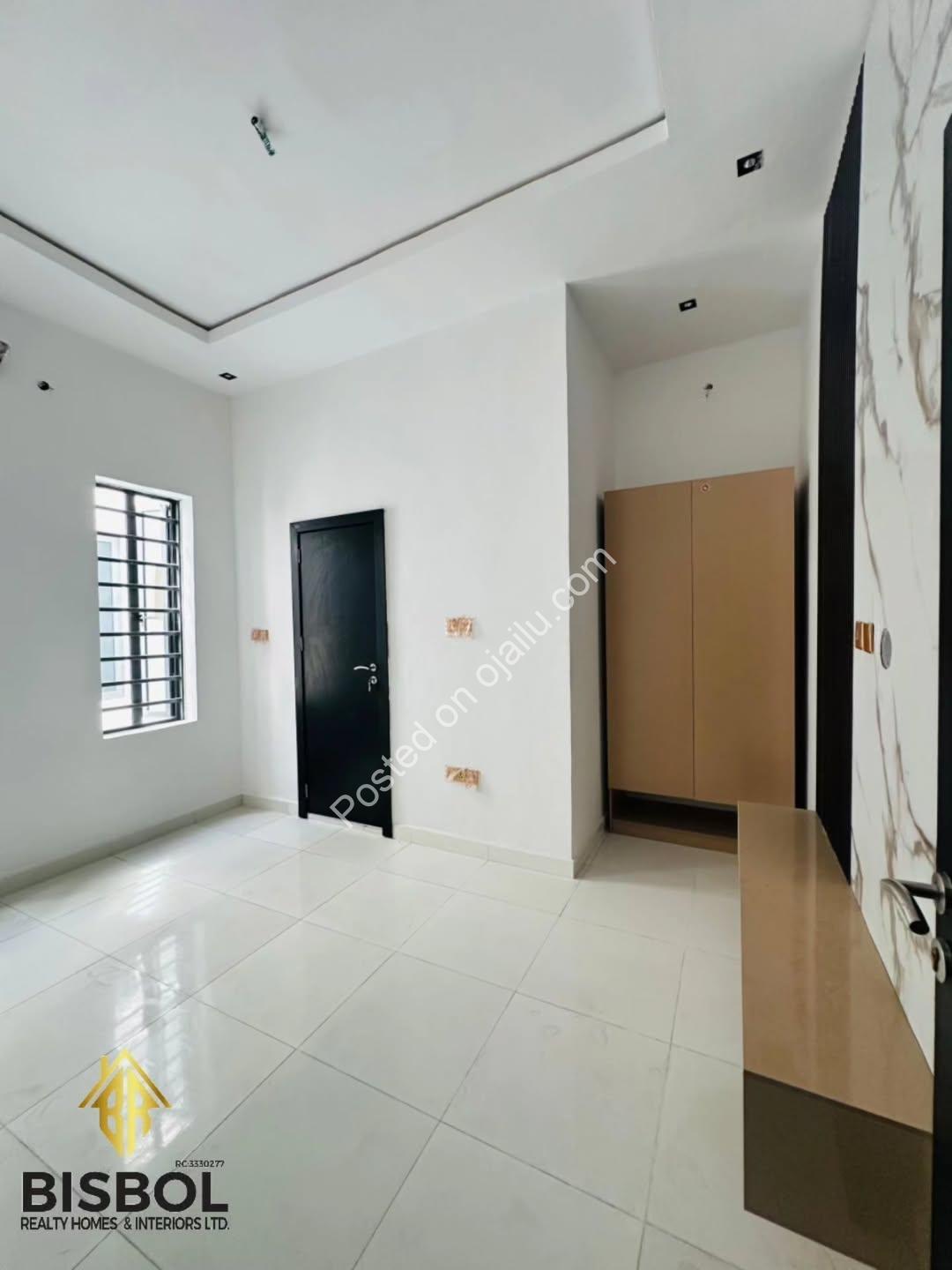 Move-In Ready 5BR Duplex in Gated Lekki Estate