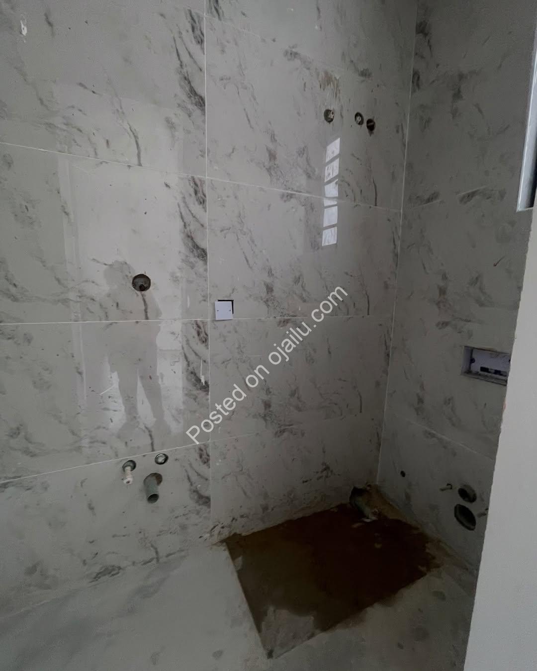 Lekki Phase 1 Gem: 2-Bed Apartment with Pool & Concierge