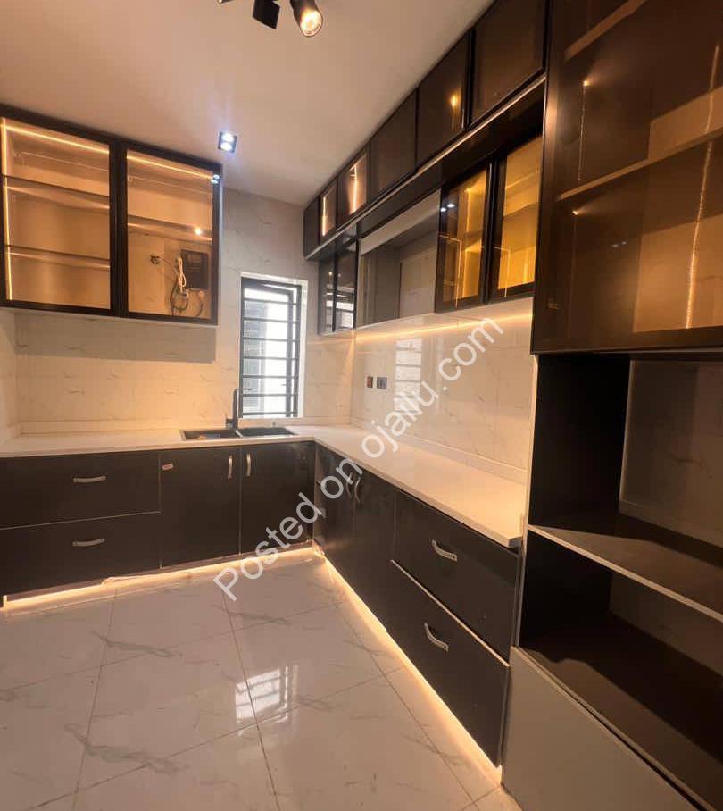 5-Bed Duplex with Rooftop Pool & Private Cinema