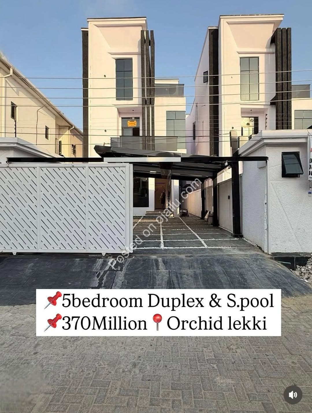 Sleek 5-Bedroom Duplex with Rooftop Cinema & Pool