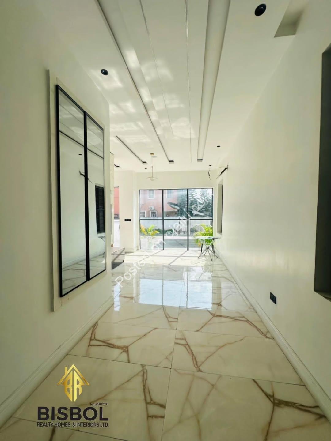 Move-In Ready 5BR Duplex in Gated Chevron Estate