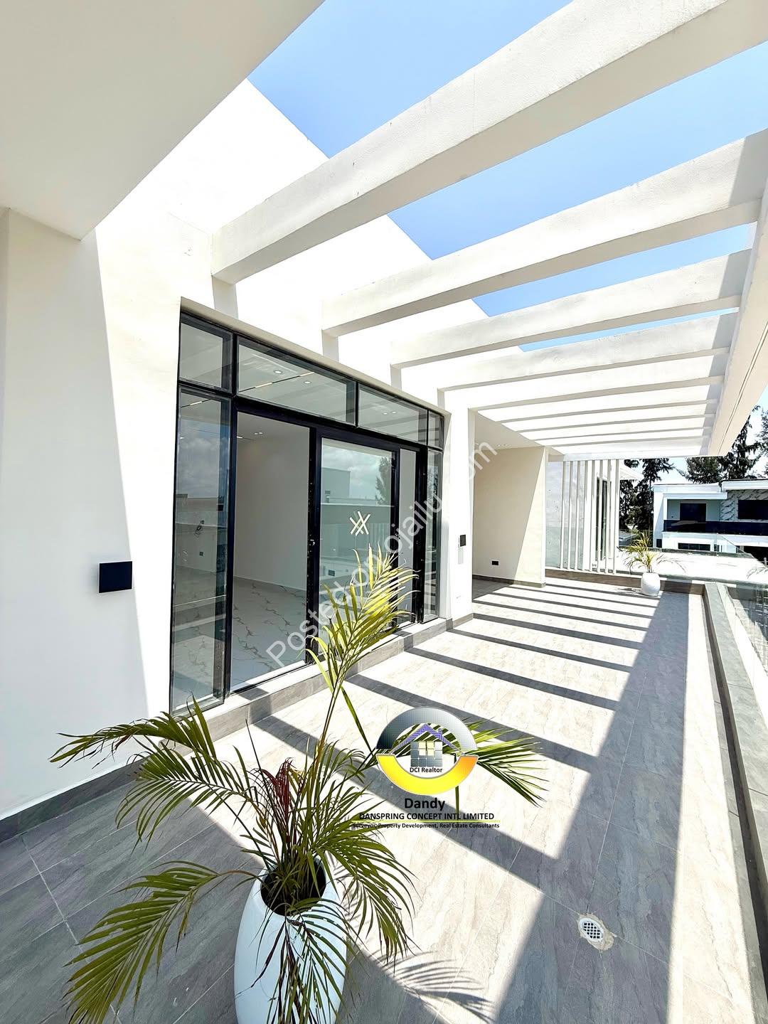Opulent 5-Bed Duplex with Pool, Cinema & Rooftop Terrace