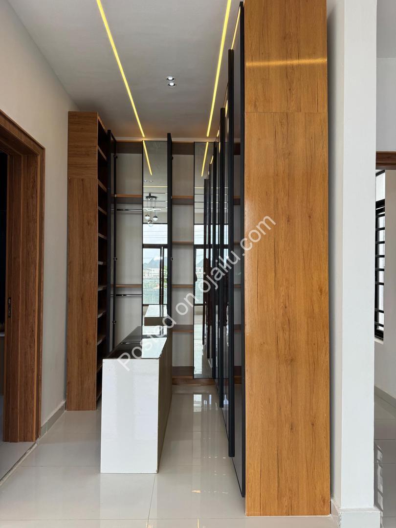 Exclusive 5-Bed Dulex with Private Pool in Lekki