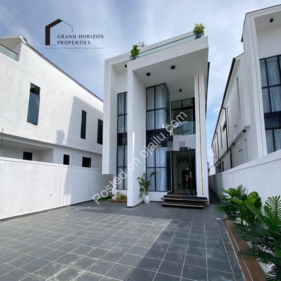 Sleek 5-Bedroom Oasis with Pool in Prime Lekki