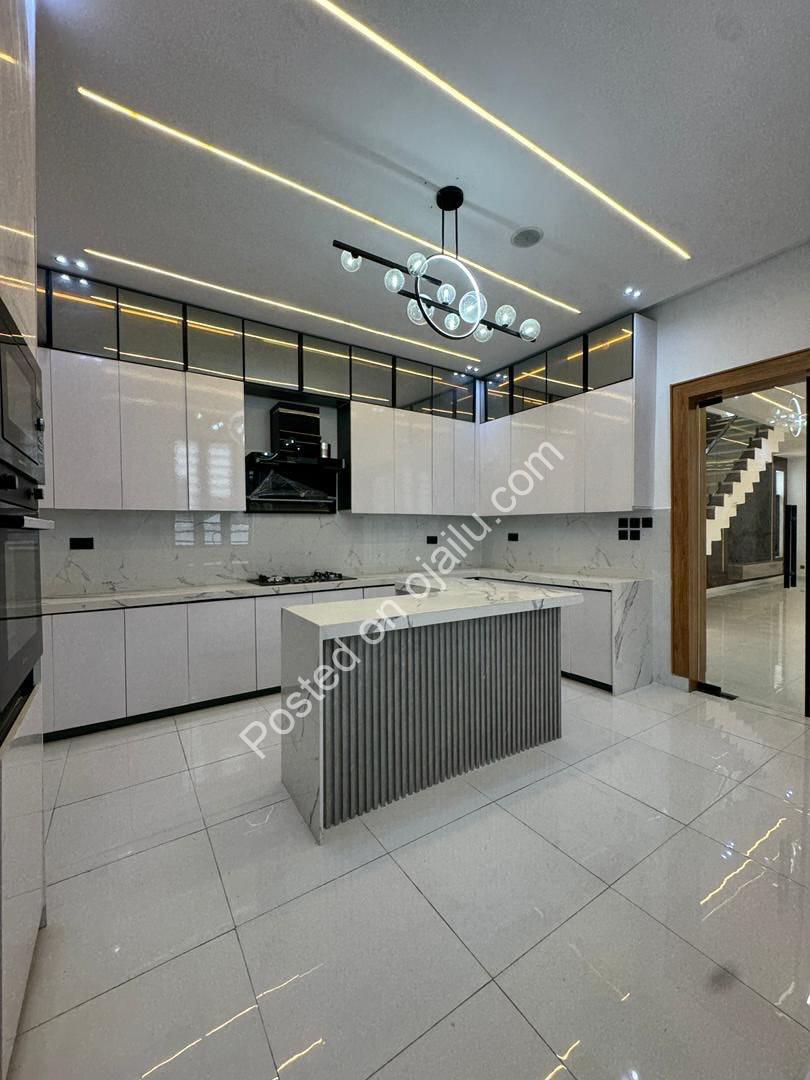 Exclusive 5-Bed Dulex with Private Pool in Lekki