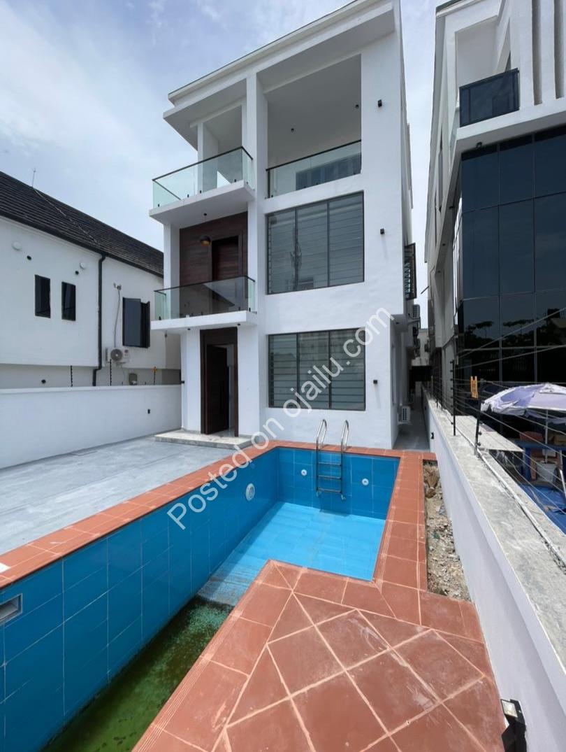 Grand 5-Bedroom Duplex with Pool & Cinema in Lekki