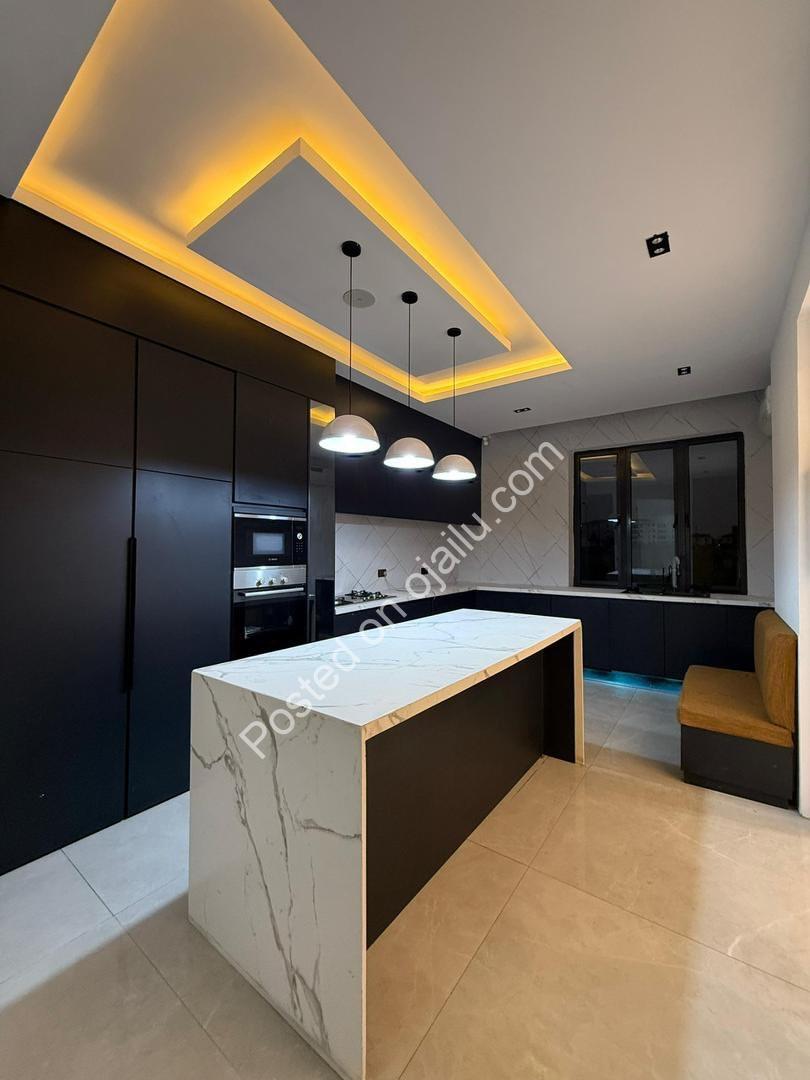 Modern Masterpiece in Cowrie Creek: 5-Bed Smart Home