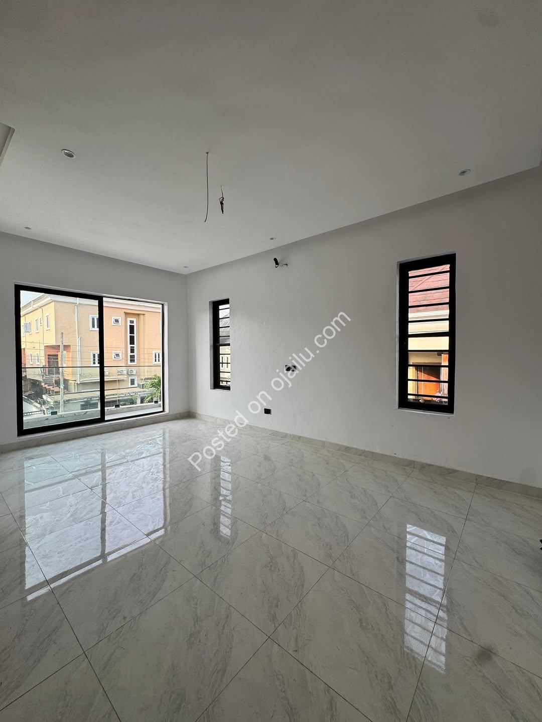 Luxury 4-Bed Duplex in Secure Chevron Estate