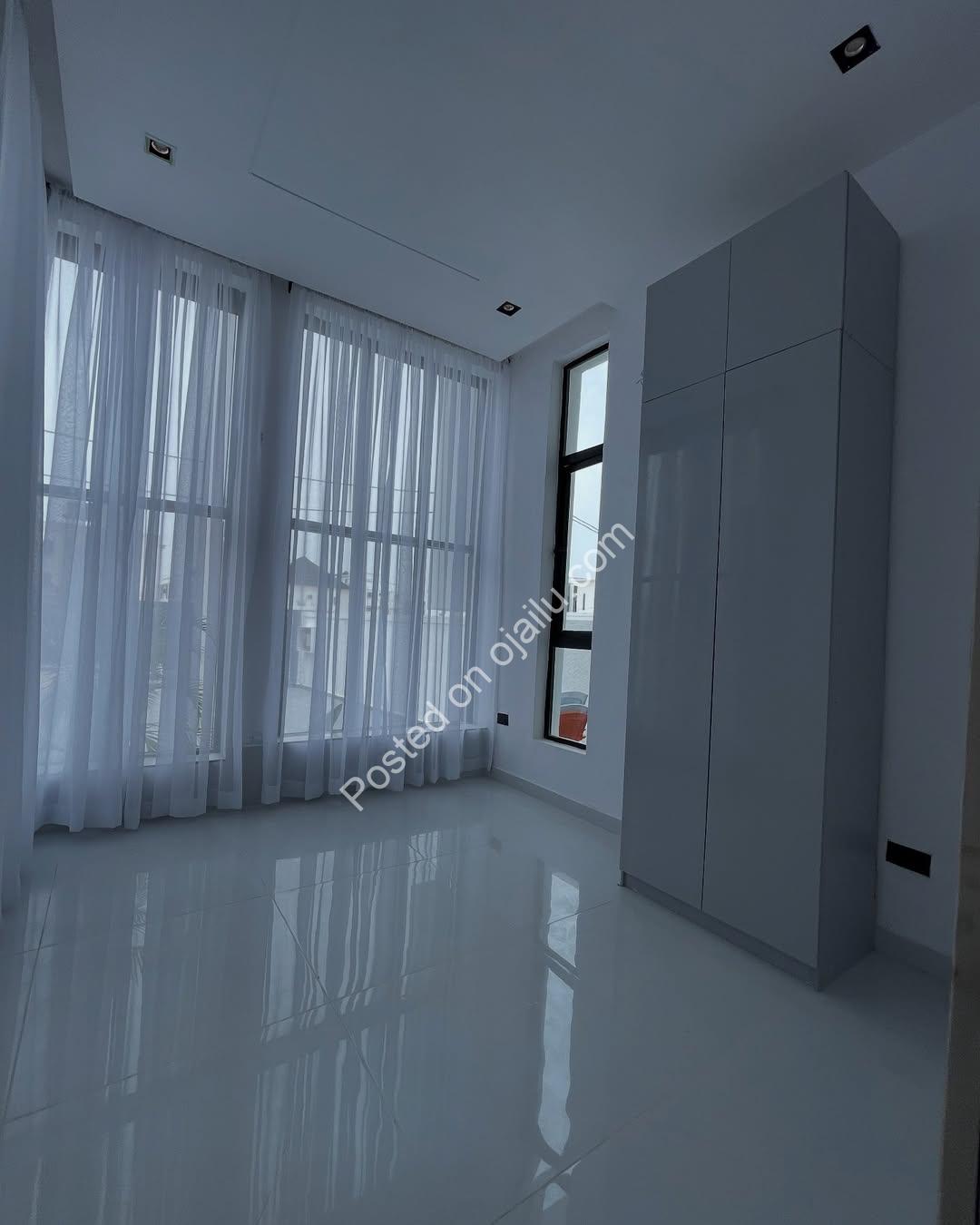 Exclusive Ikota Estate: 5-Bedroom Haven with Pool & Jacuzzi