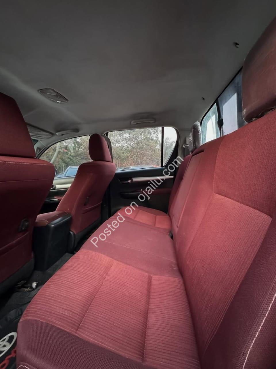 Unbreakable 2023 Hilux SR5: Manual & Mint