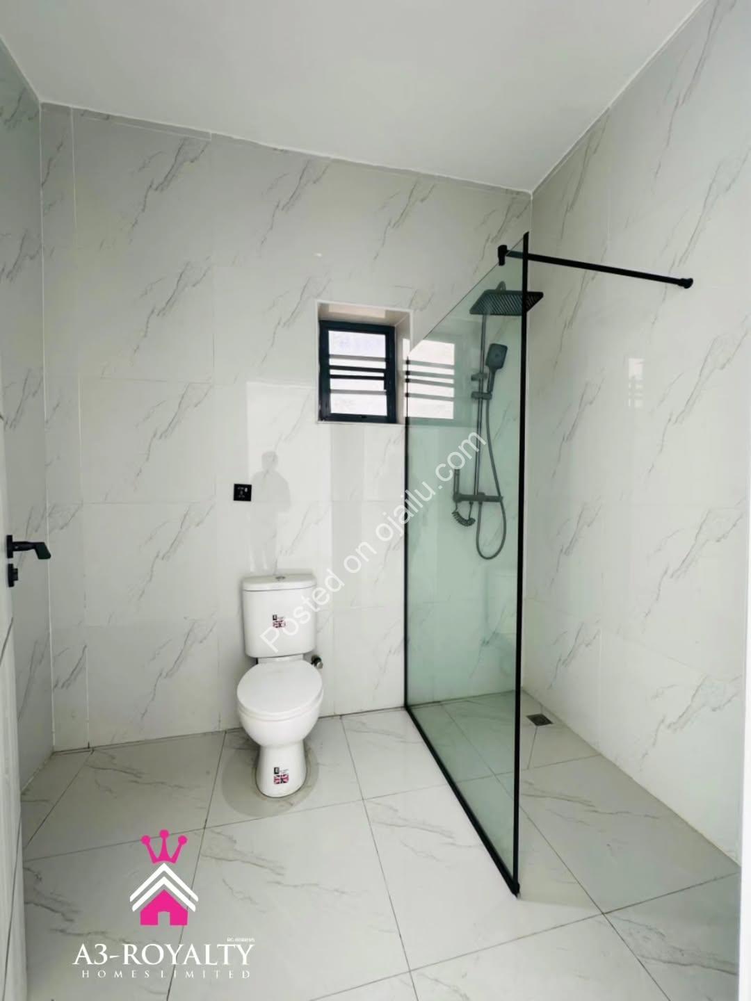 Luxury 5-Bed Duplex with Pool in Chevron Lekki