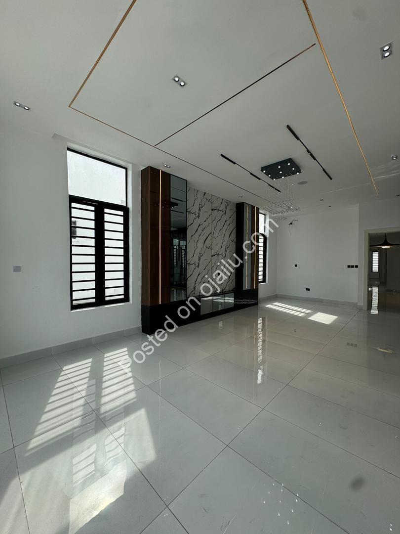 Lekki’s Ultimate 5-Bedroom Estate with Resort-Style Pool