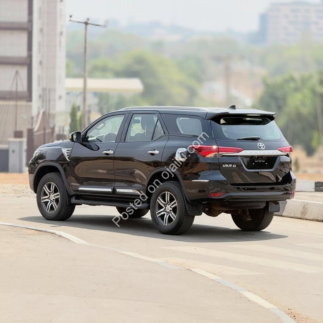 2022 Toyota Fortuner: Rugged Luxury, Ready to Roll