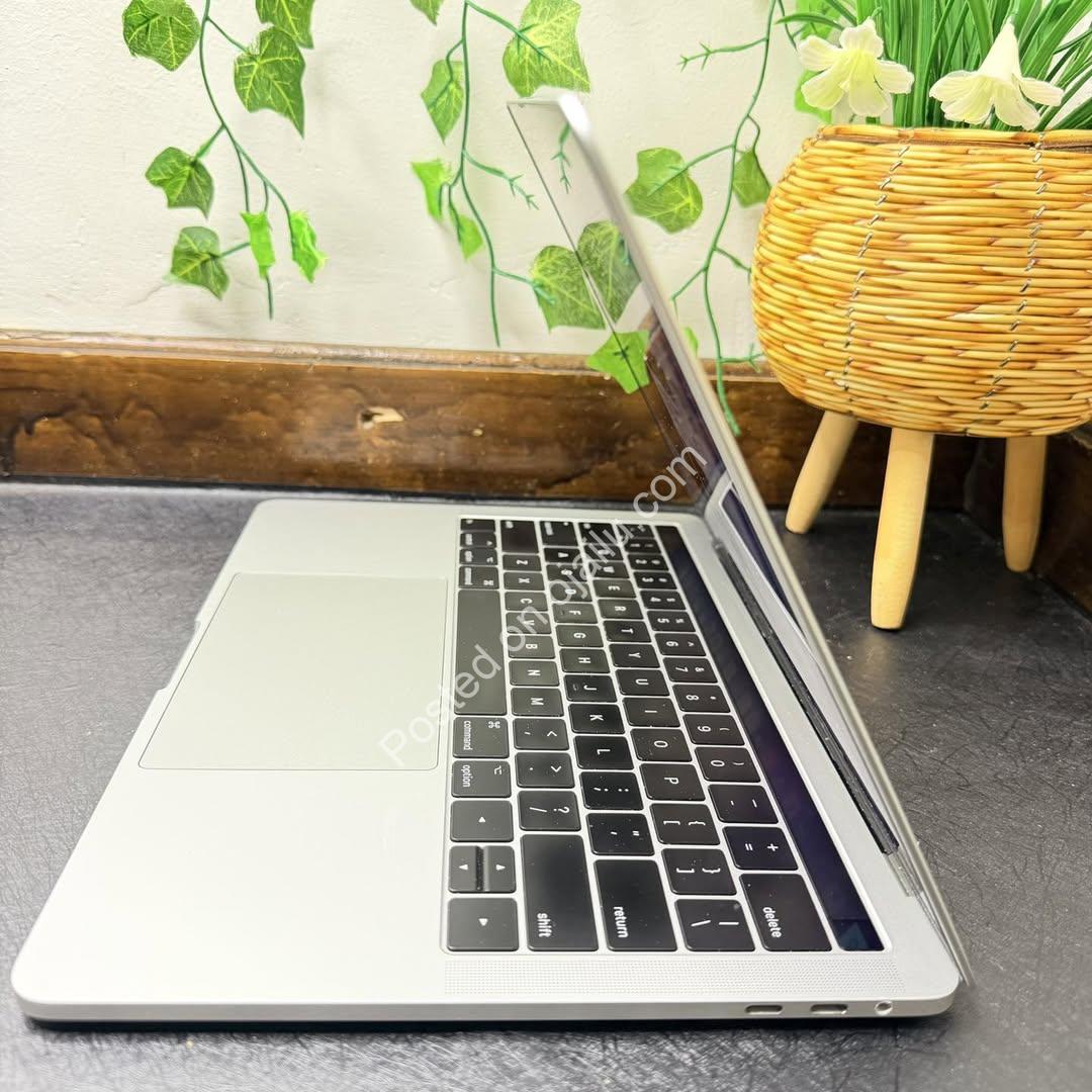 Unleash Power: 2017 MacBook Pro w/Touch Bar & 512GB SSD