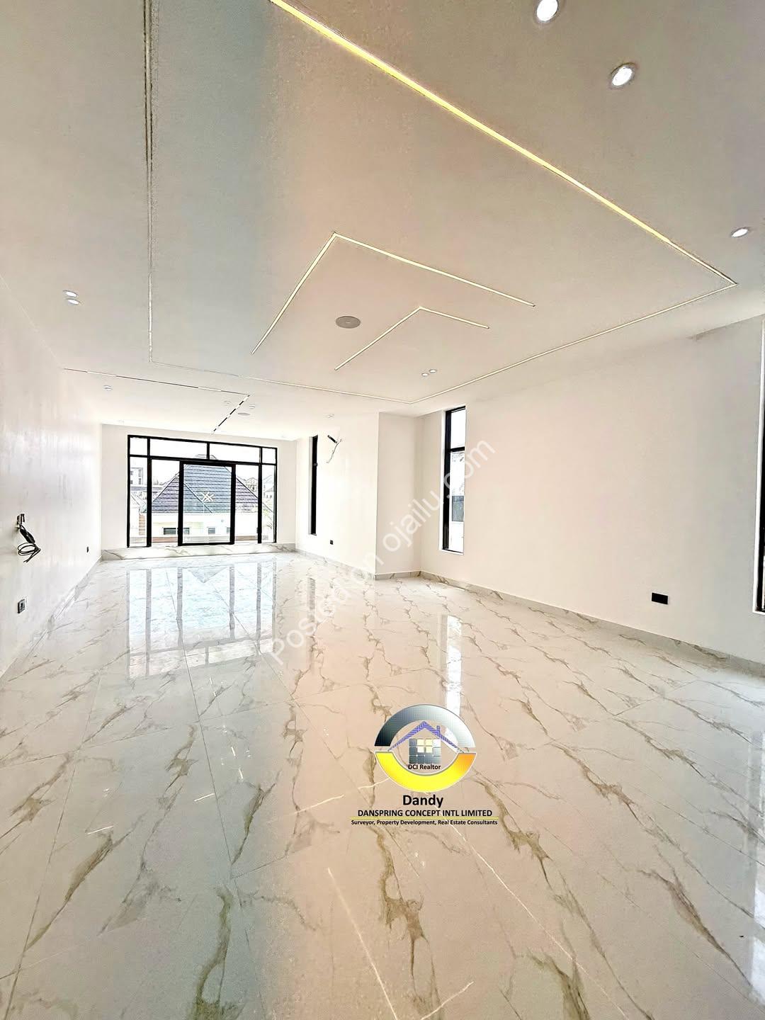 Opulent 5-Bed Duplex with Pool, Cinema & Rooftop Terrace