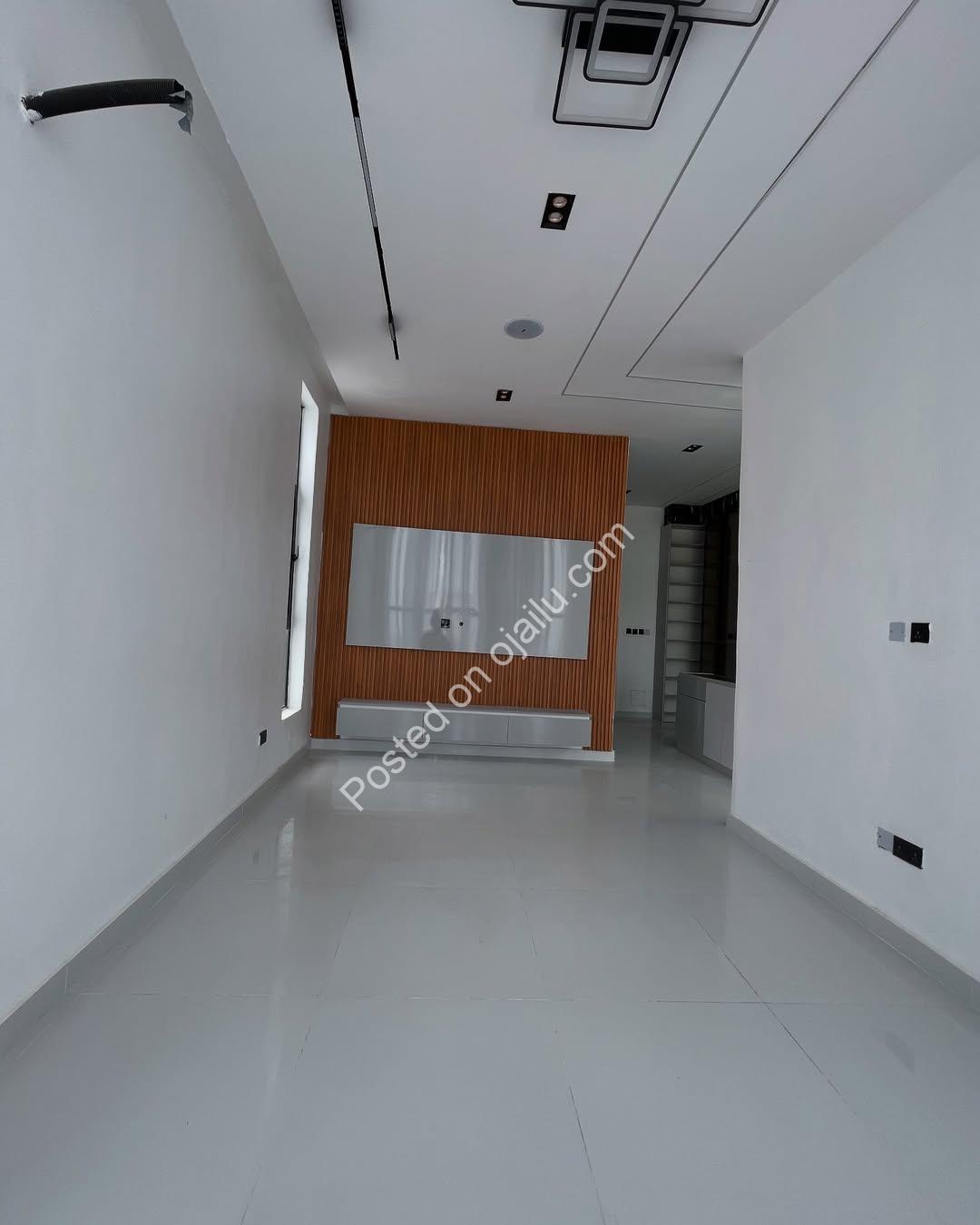 Exclusive Ikota Estate: 5-Bedroom Haven with Pool & Jacuzzi