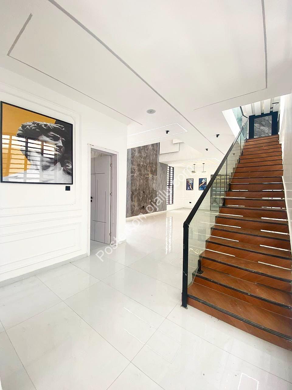 Lekki’s Ultimate 5-Bedroom Estate Duplex with Private Pool