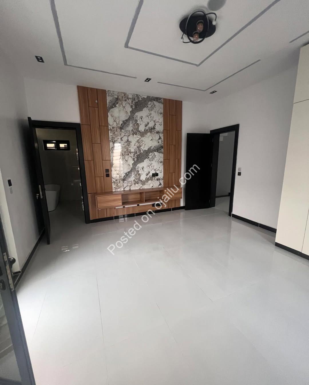 5-Bed Ologolo Haven: En-Suite Luxury & BQ