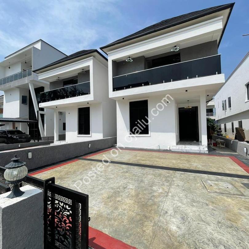 Exquisite 5-Bed Duplex with Pool in Prime Lekki