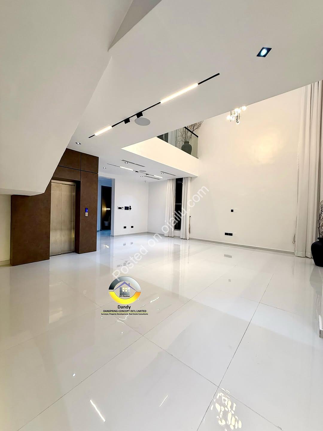 Dream Home in Lekki: Smart 5-Bed Duplex with Pool & Rooftop