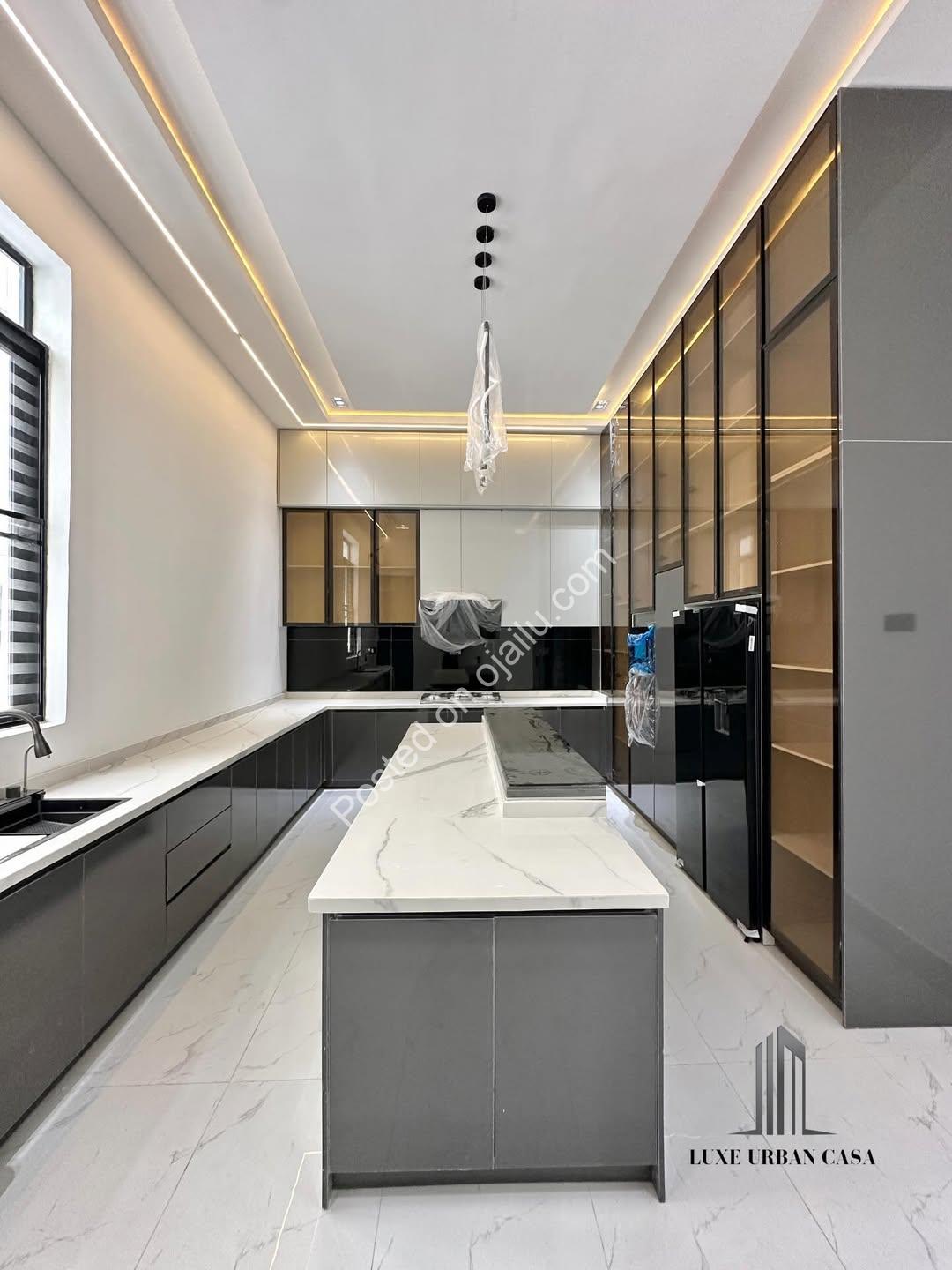 Lekki’s Ultimate 5-Bedroom Estate with Private Cinema & Rooftop