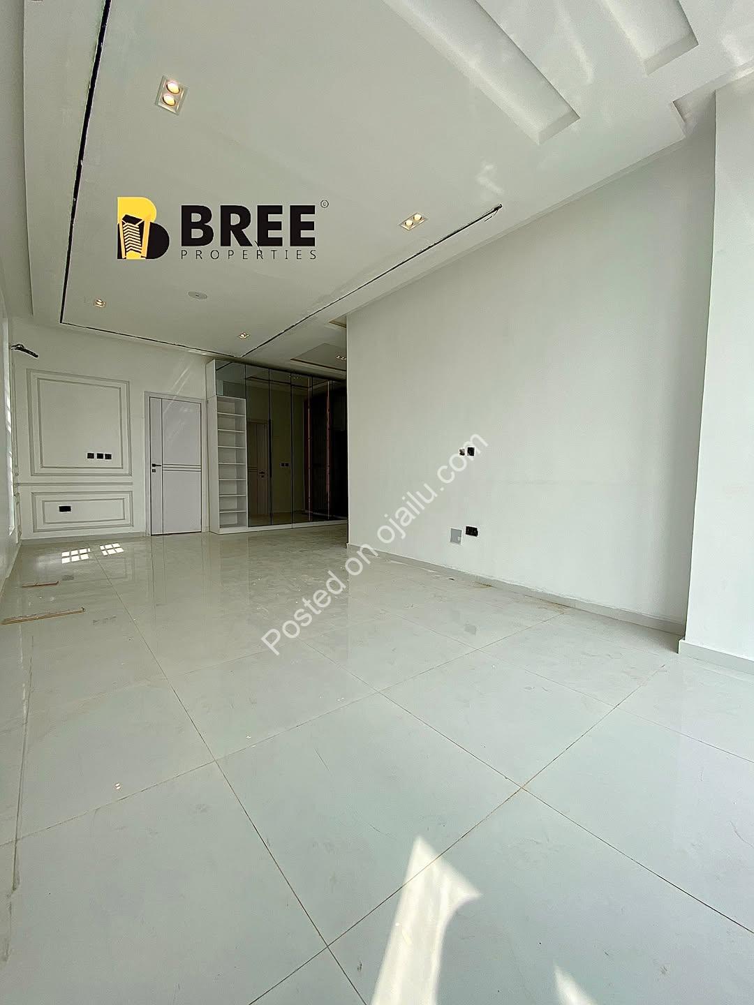 Lekki’s Finest: 5BR Oasis with Pool & Gym