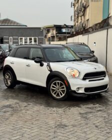 Luxury Lexus ES350: Pristine & Powerful