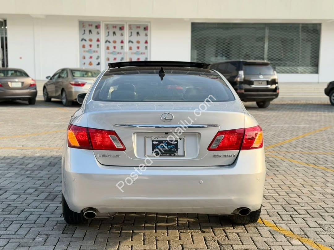 2009 Lexus ES350: Panoramic Luxury, Pristine & Loaded