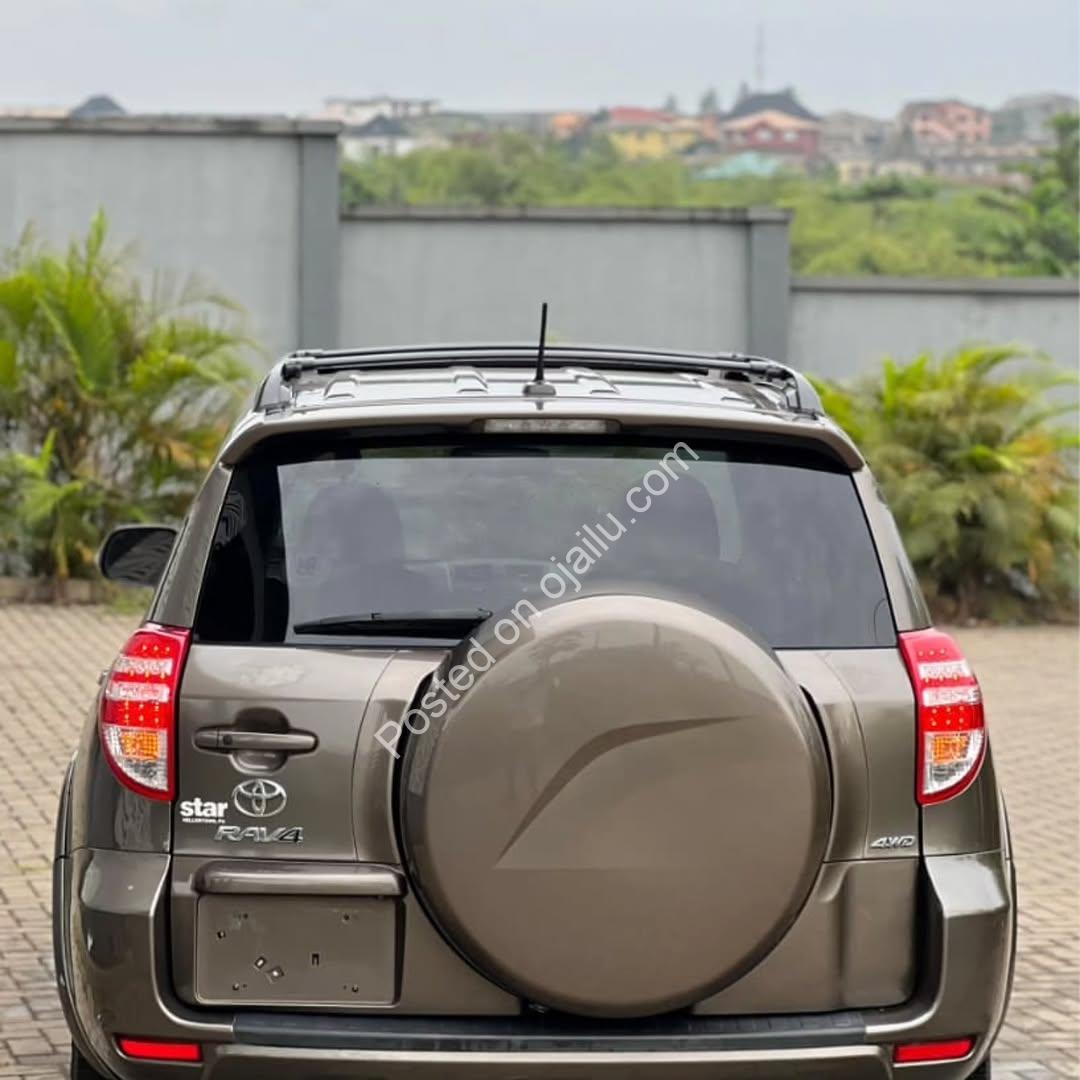 V6 Power & Premium Leather – Ready to Drive