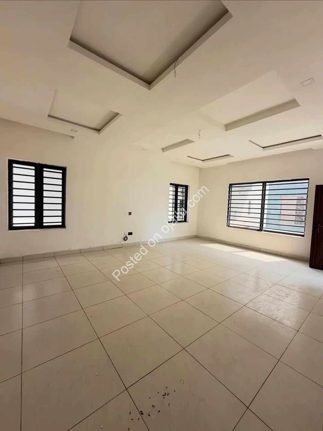 Exquisite 5-Bedroom Haven in Orchid Lekki