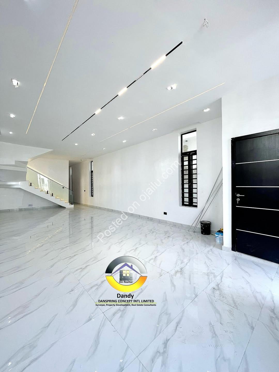 Sleek 5-Bedroom Oasis with Pool in Lekki