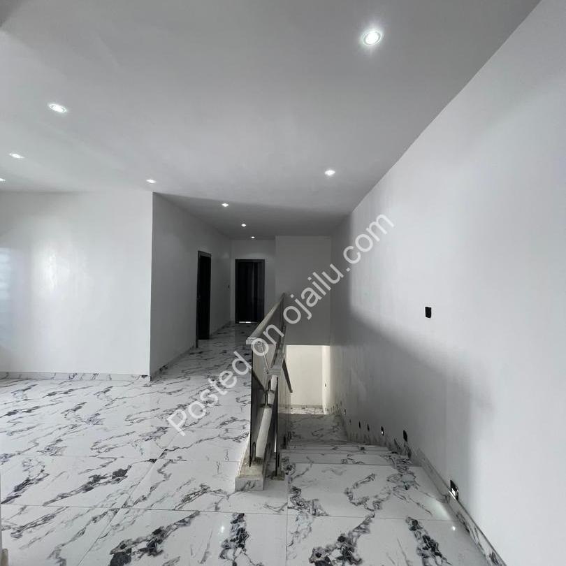Exquisite 5-Bed Duplex with Pool in Prime Lekki