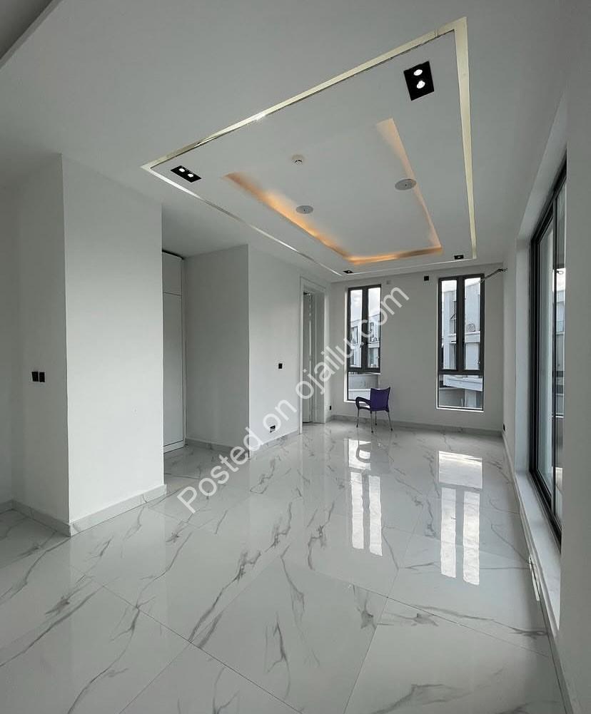 Opulent 5-Bedroom Haven in Prestigious Osapa Lekki