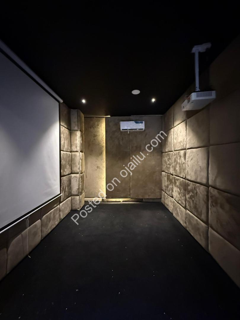 Modern Masterpiece in Cowrie Creek: 5-Bed Smart Home