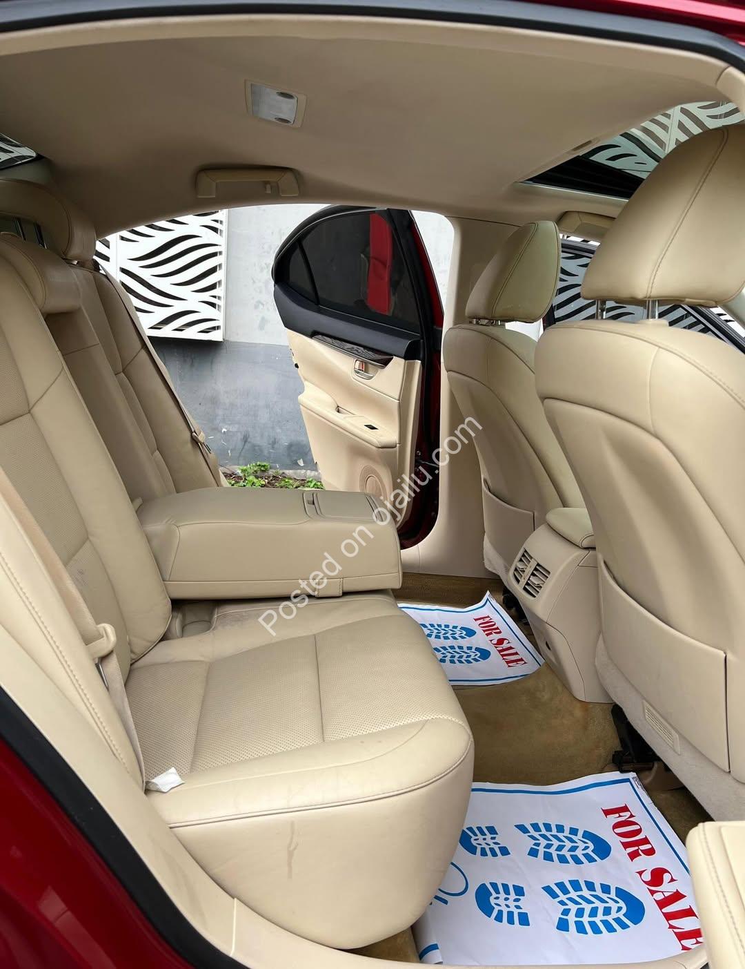 Immaculate 2015 Lexus ES350: Full Option, 1 Owner