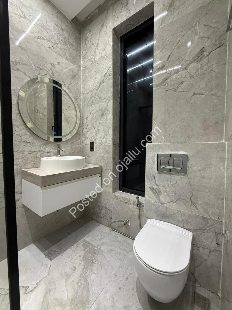 Modern Masterpiece in Cowrie Creek: 5-Bed Smart Home