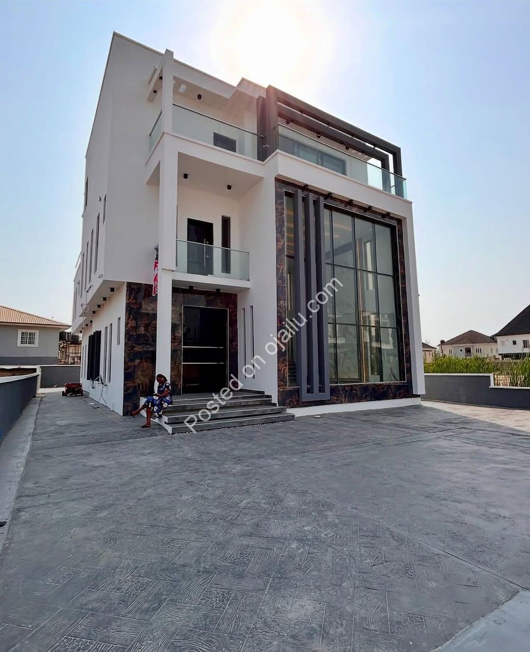 Dream Home with Pool, Cinema & Rooftop Terrace