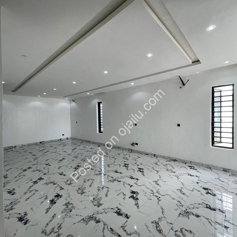 Exquisite 5-Bed Duplex with Pool in Prime Lekki