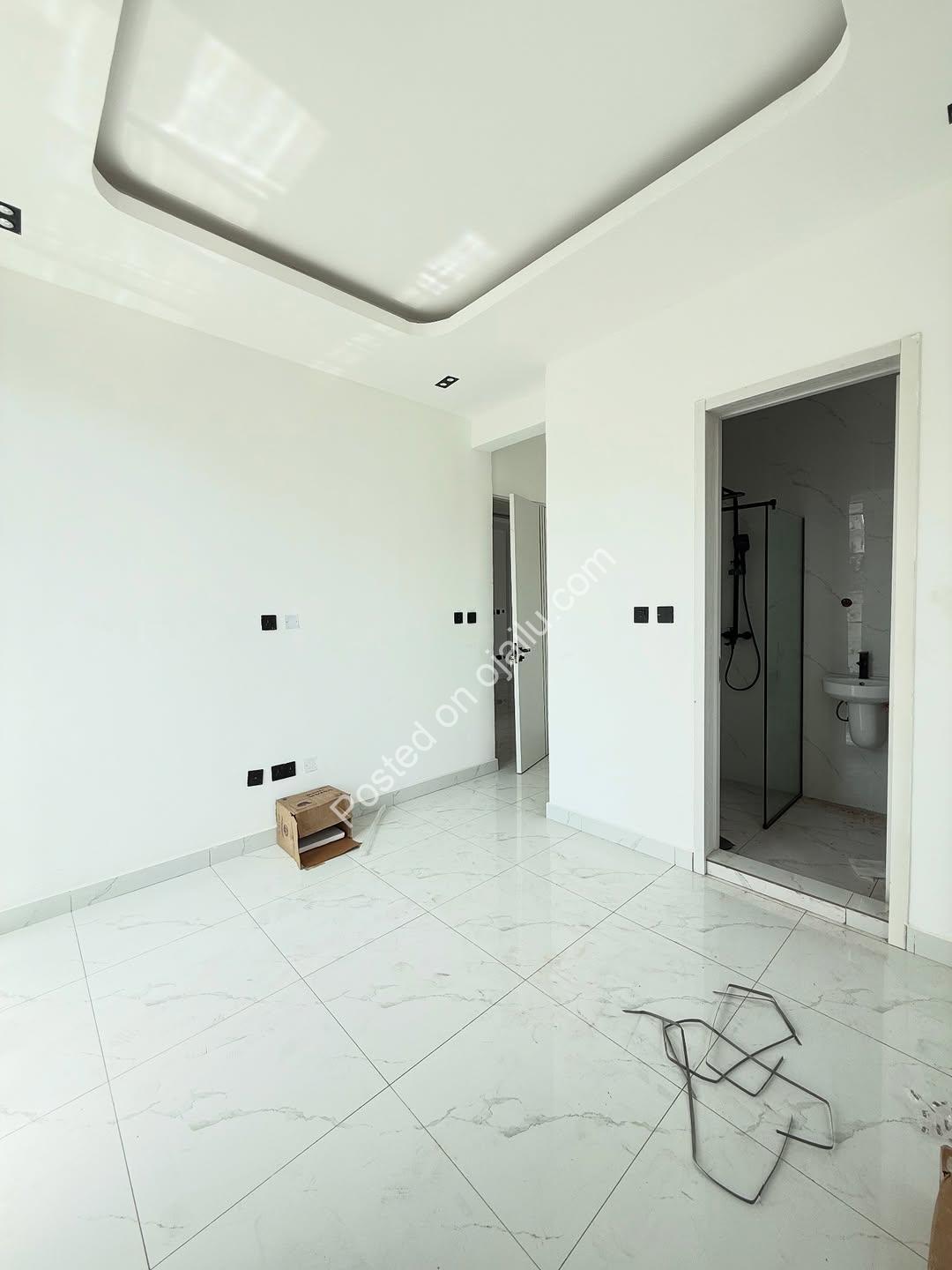 Coastal Road Gem: 2-Bed Ensuite Haven in Lekki